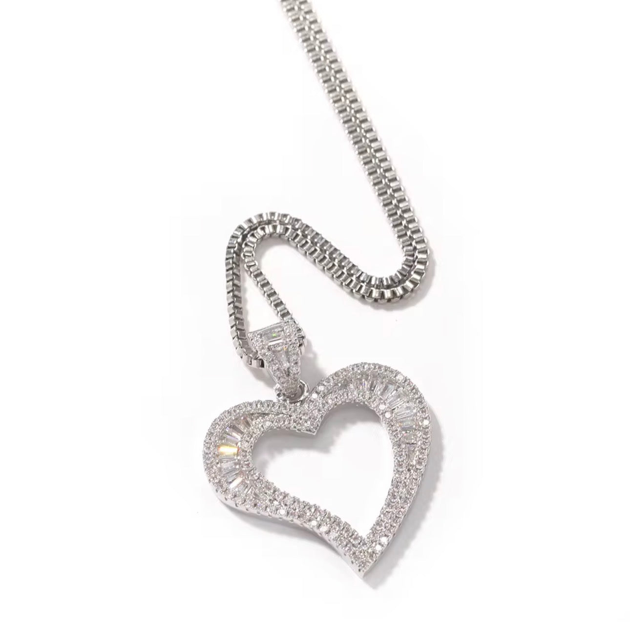 ICY AMOR NECKLACE