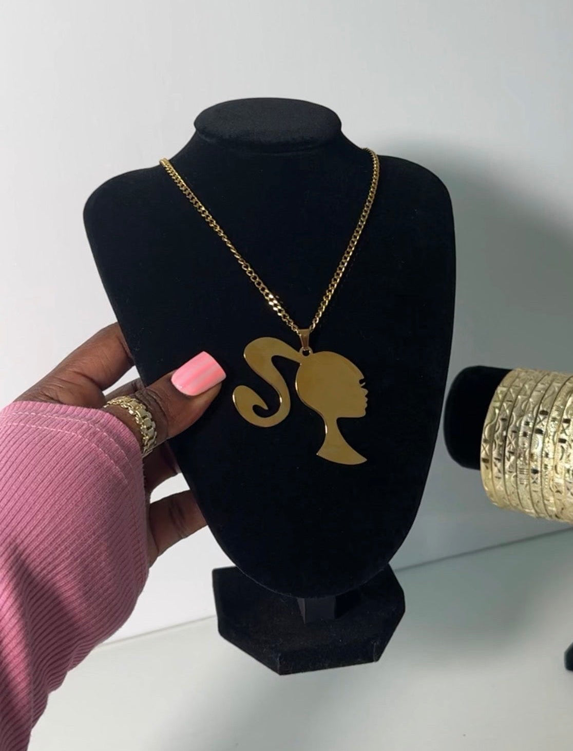 JUMBO BARBIE NECKLACE