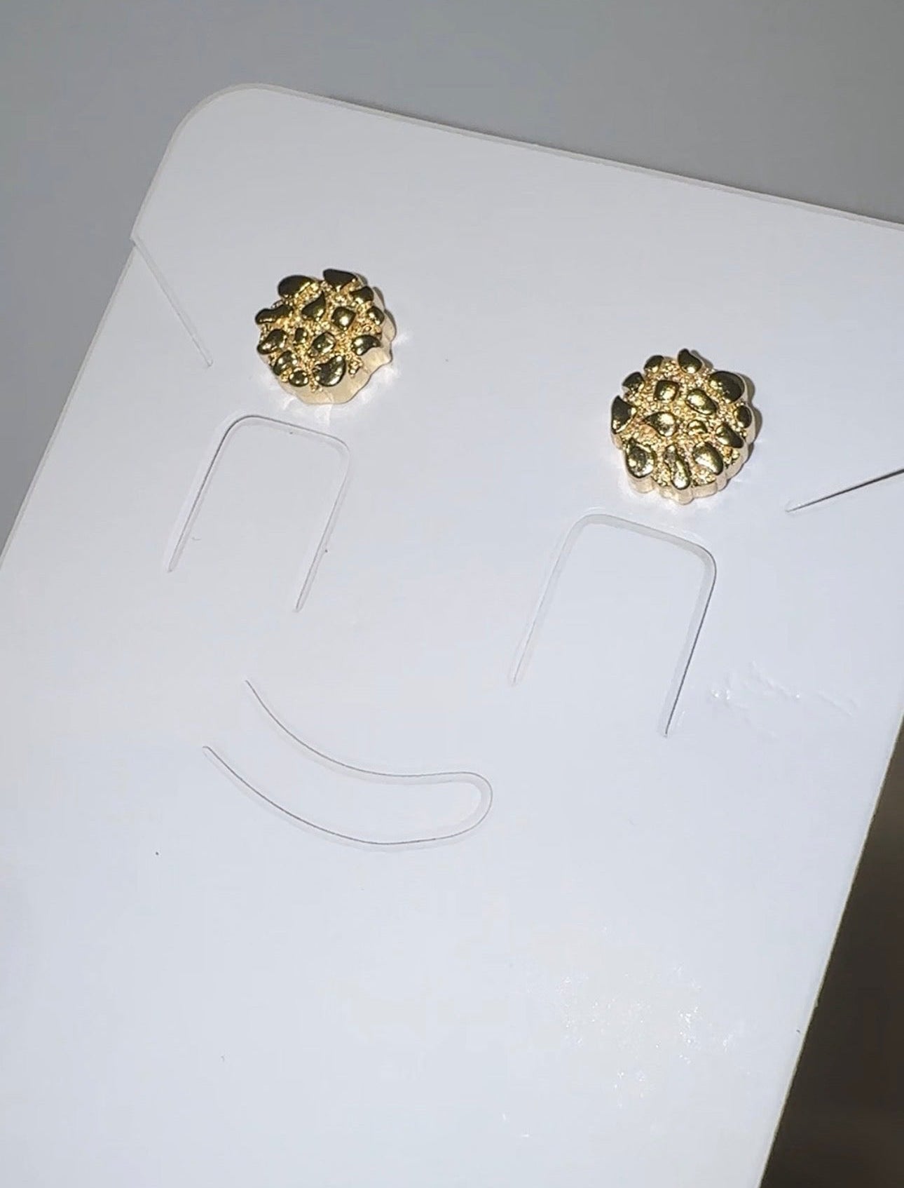 NUGGET ROUND STUDS