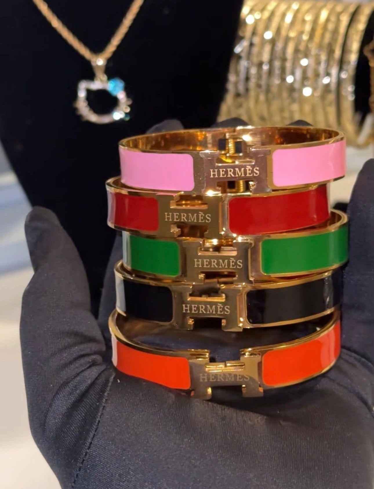 BADDIE CUFF