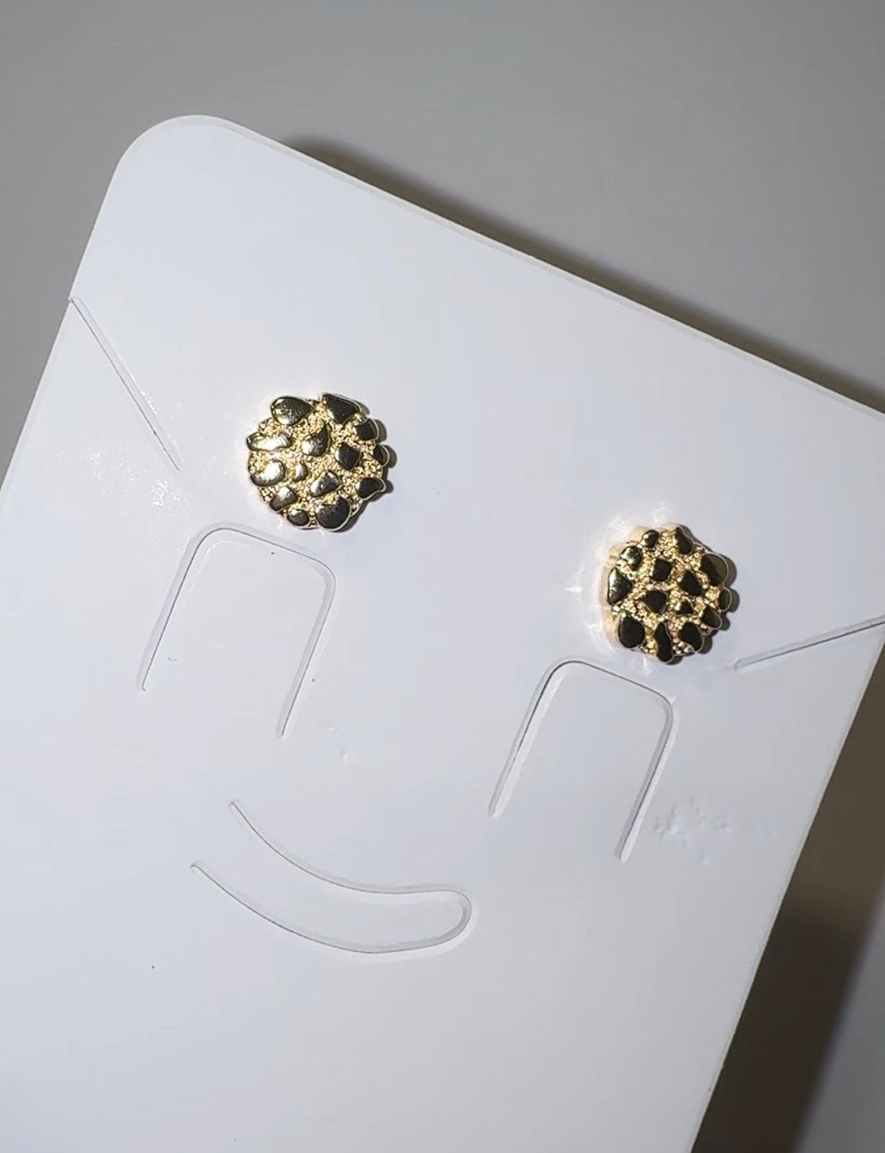 NUGGET ROUND STUDS