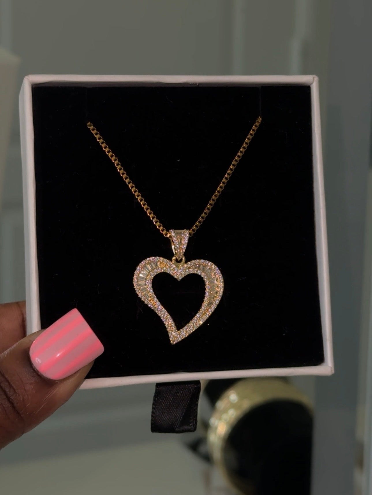 ICY AMOR NECKLACE